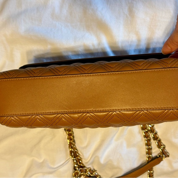 Tory Burch Fleming Convertible bag. - Picture 5 of 12